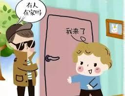 家长如何教会孩子独自在家有人敲门时应做什么