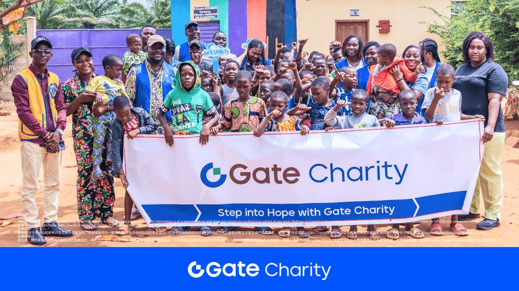 Gate Charity 携手 Leo Club 助力贝宁泽村教育，为 80 余名儿童提供学用品与学费支持