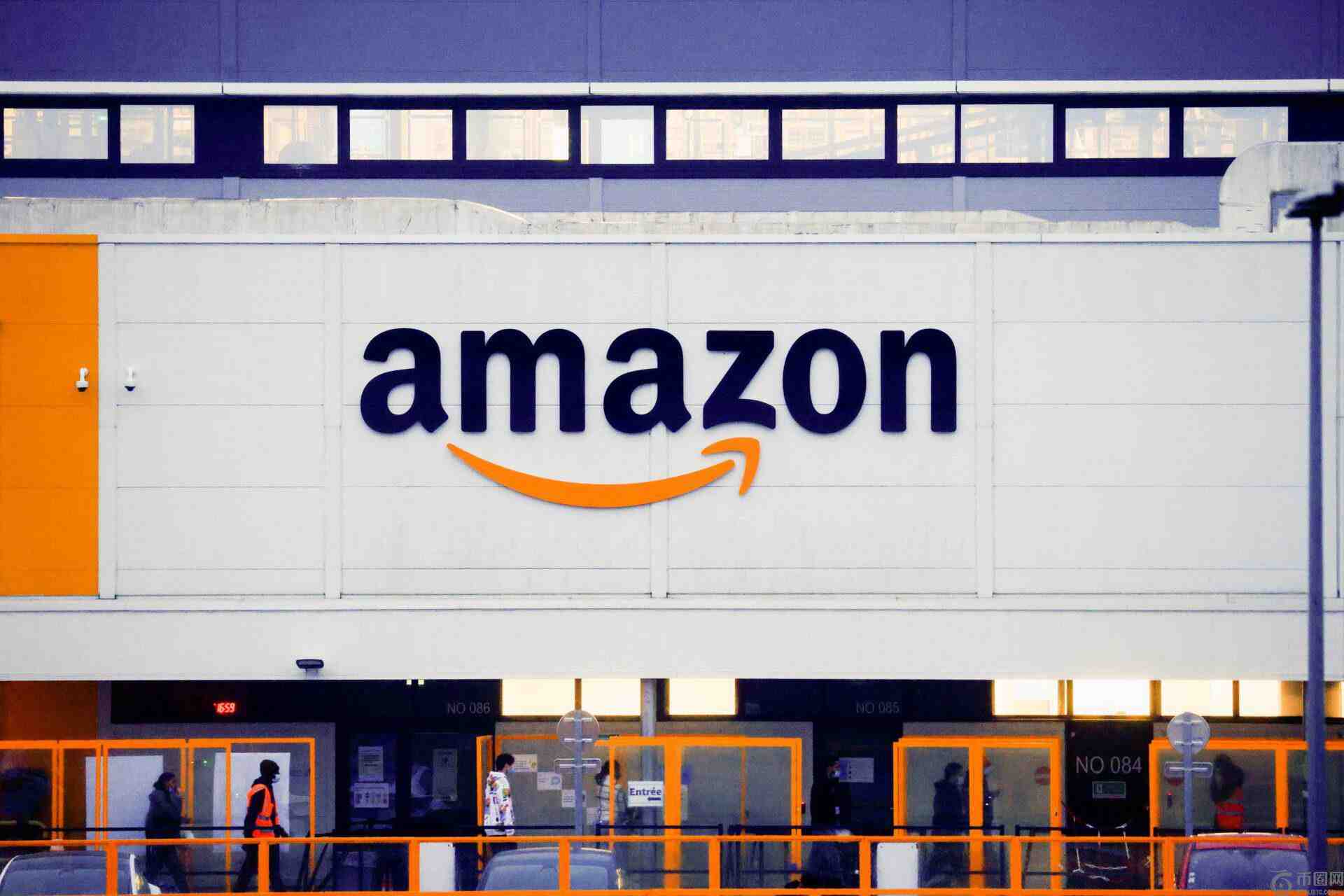 亚马逊 (AMZN) 将于 10 月 28 日起裁员 30,000 名